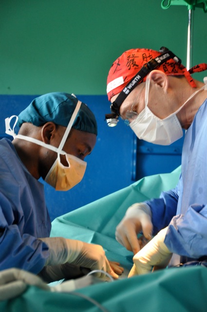 chirurgen_fuer_afrika_ruanda_2014_12